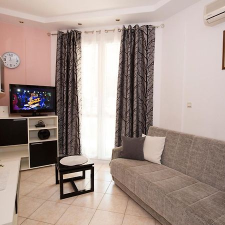 Apartman Roza أوميس المظهر الخارجي الصورة