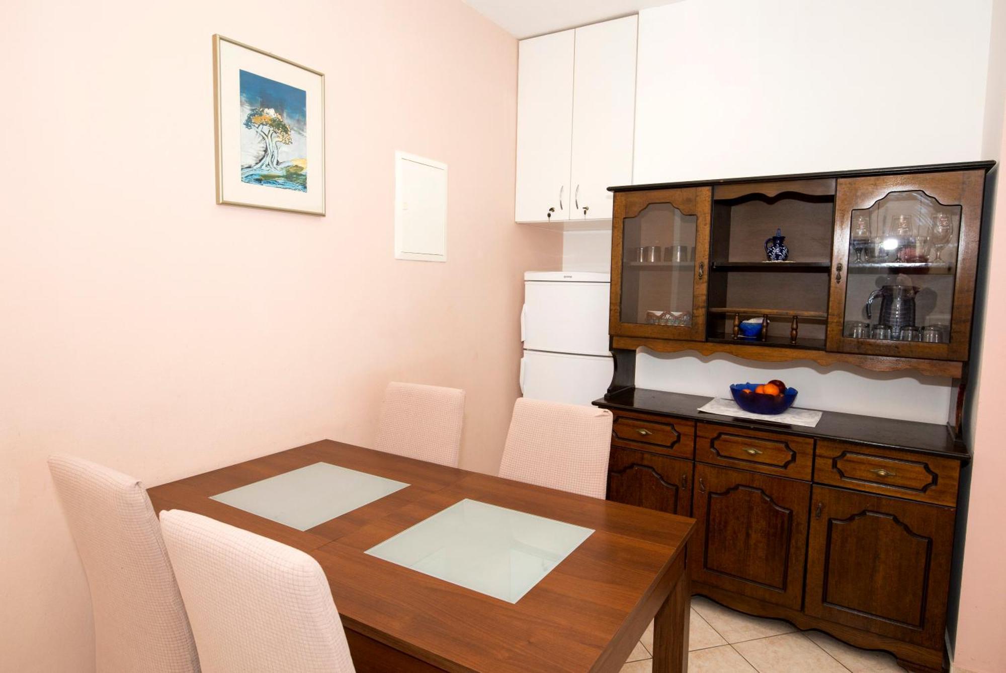 Apartman Roza أوميس المظهر الخارجي الصورة