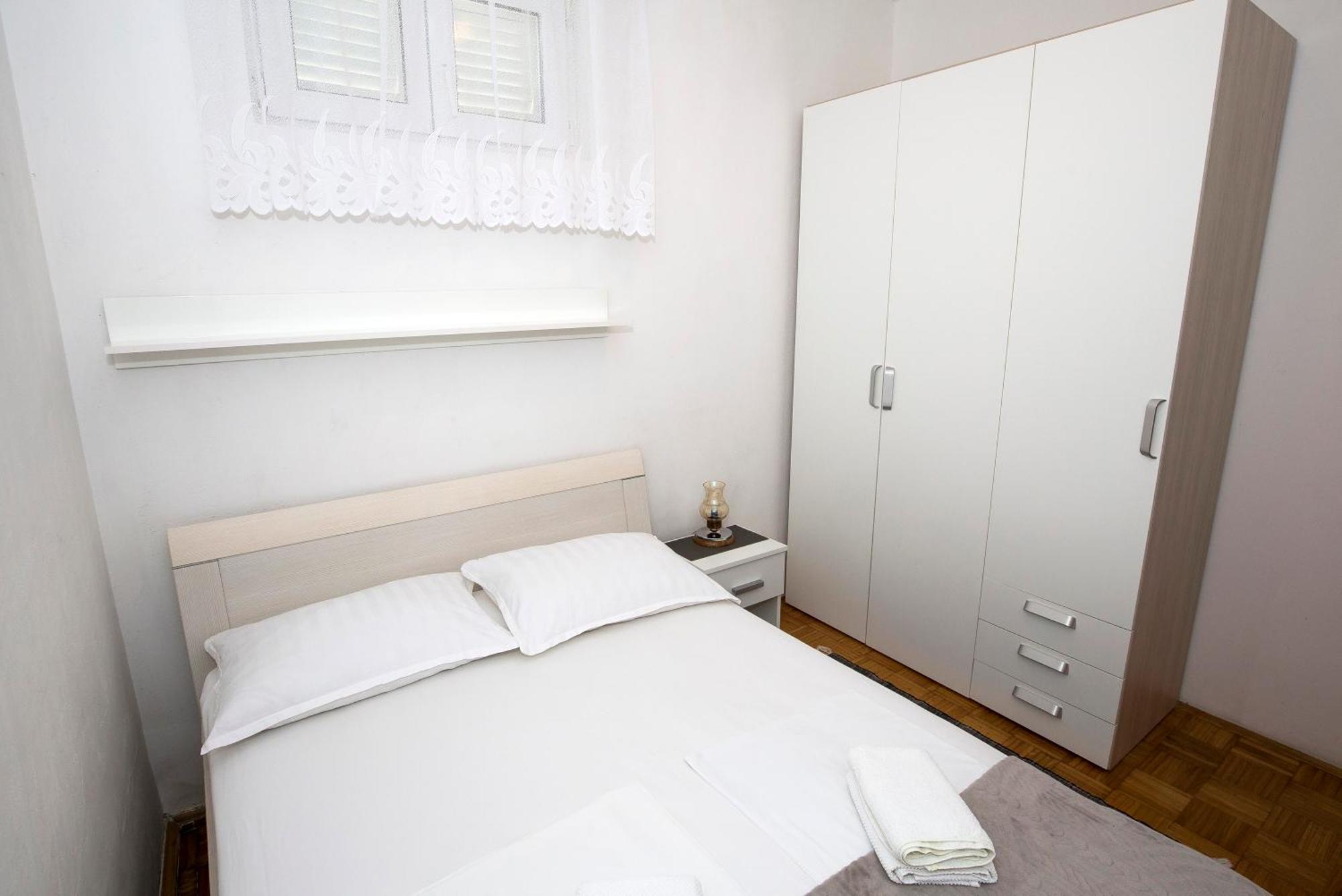Apartman Roza أوميس المظهر الخارجي الصورة