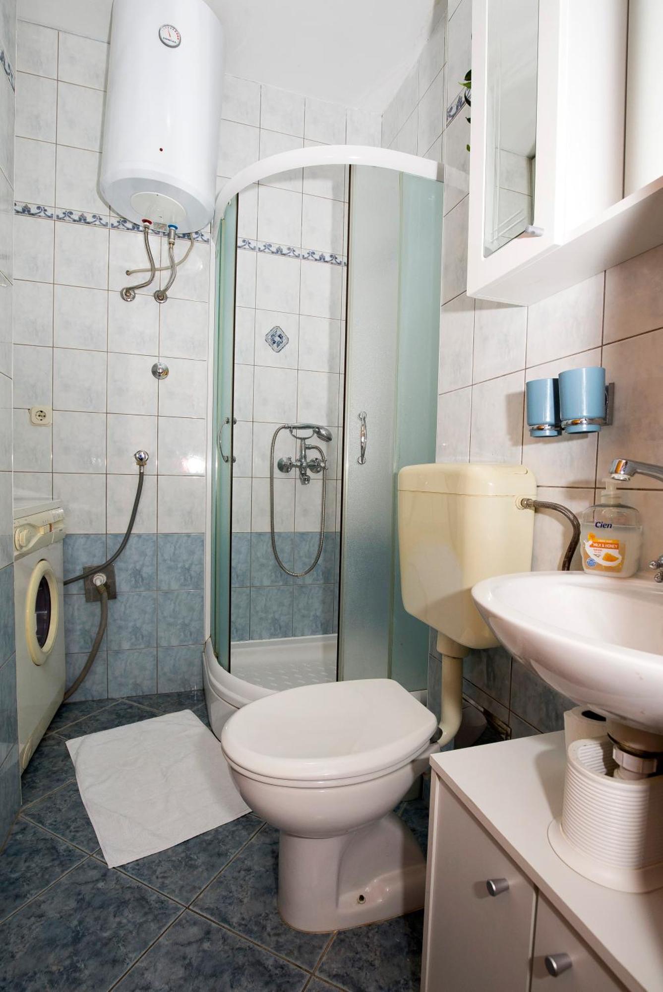 Apartman Roza أوميس المظهر الخارجي الصورة